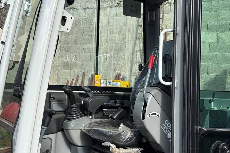 OmecoHub - Immagine TAKEUCHI TB240